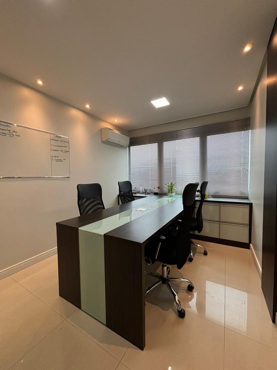 Imagem de um escritório da Solon - Sala de reunião!